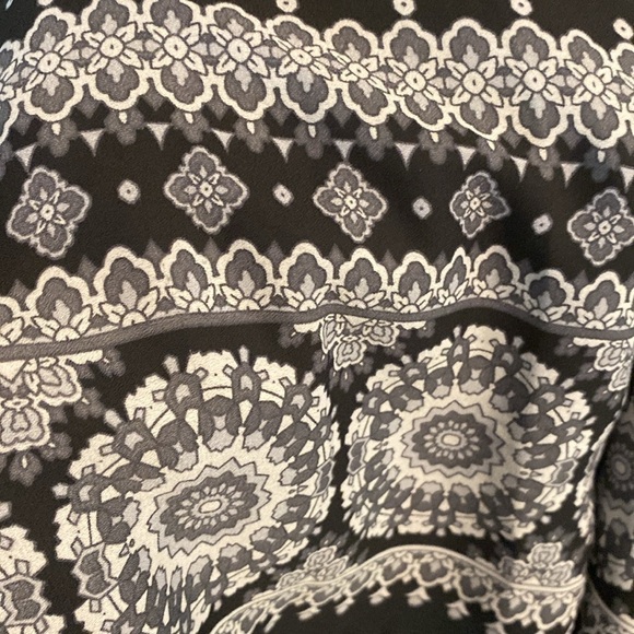 Charlotte Russe Long sleeve Romper. Size small - Picture 4 of 7